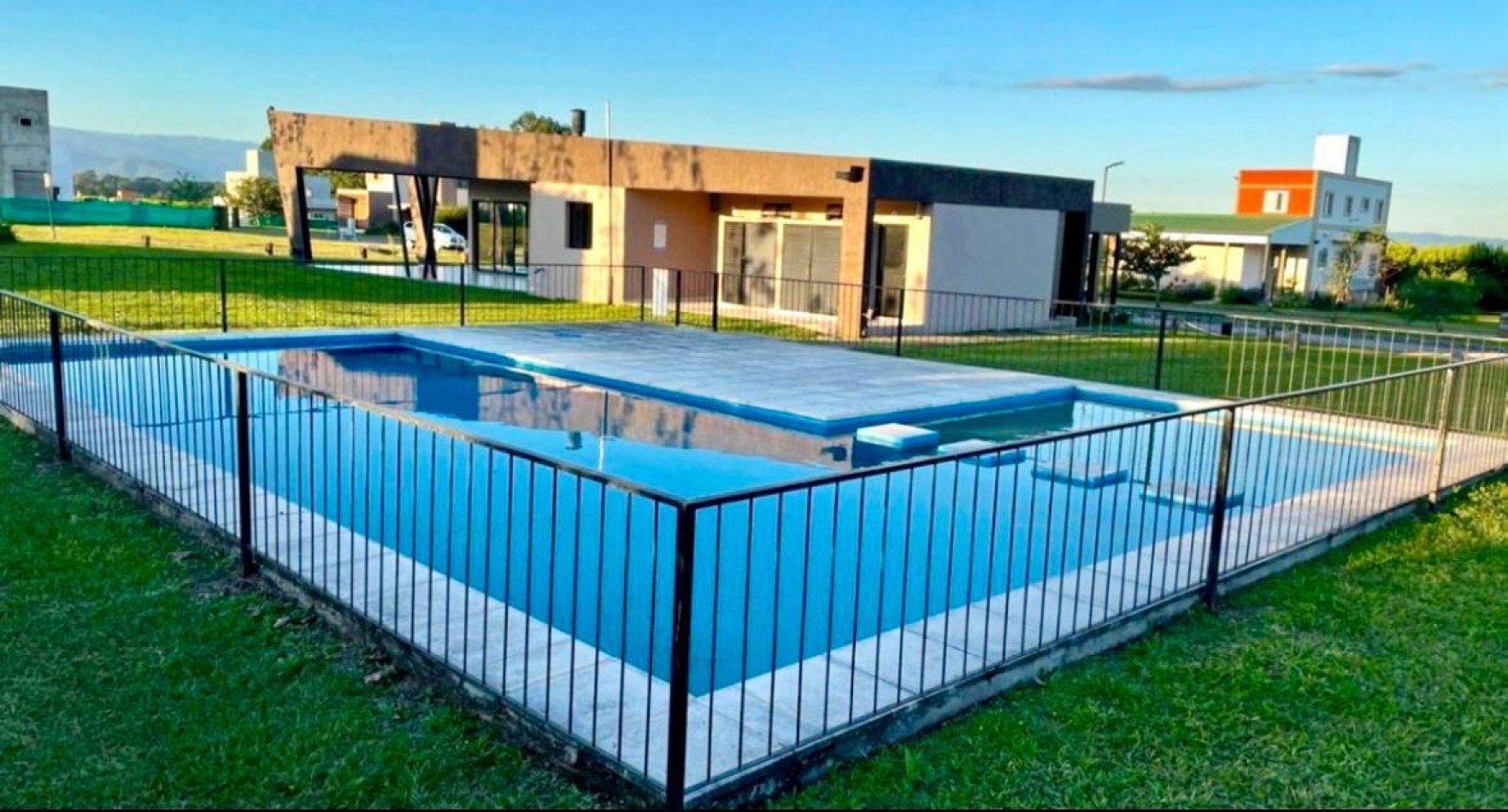 Oportunidad, venta terreno de 870 m2 en Barrio Portal del Sol, Los Nogales