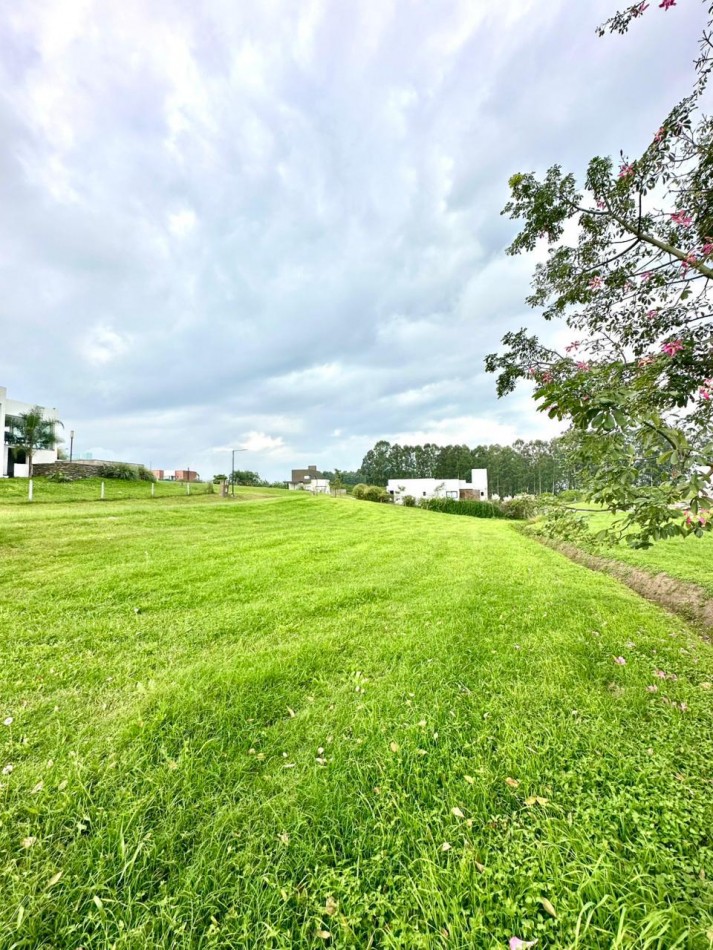 Oportunidad, venta terreno de 870 m2 en Barrio Portal del Sol, Los Nogales