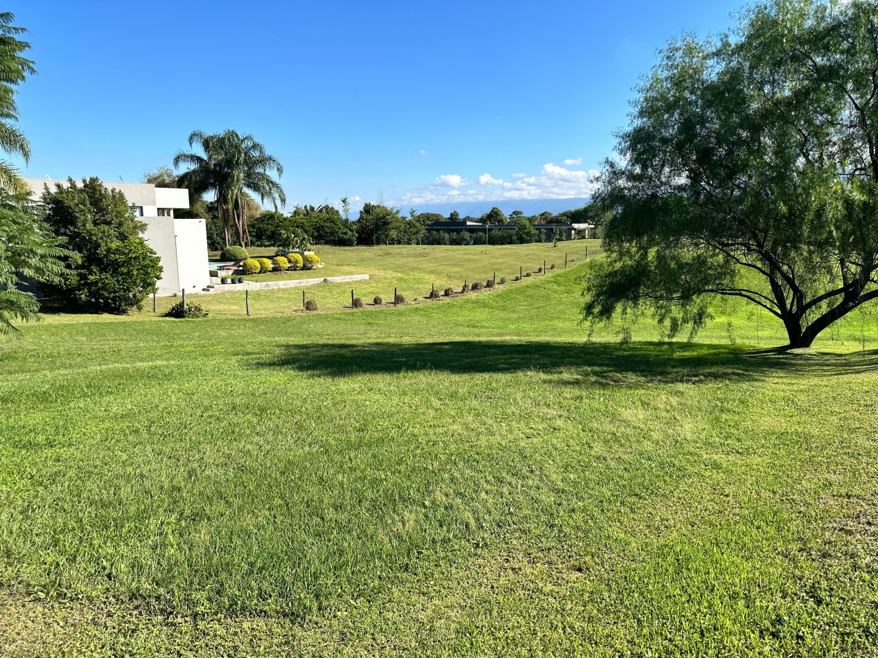 en Venta terreno privilegiado en Club de Campo Los Nogales