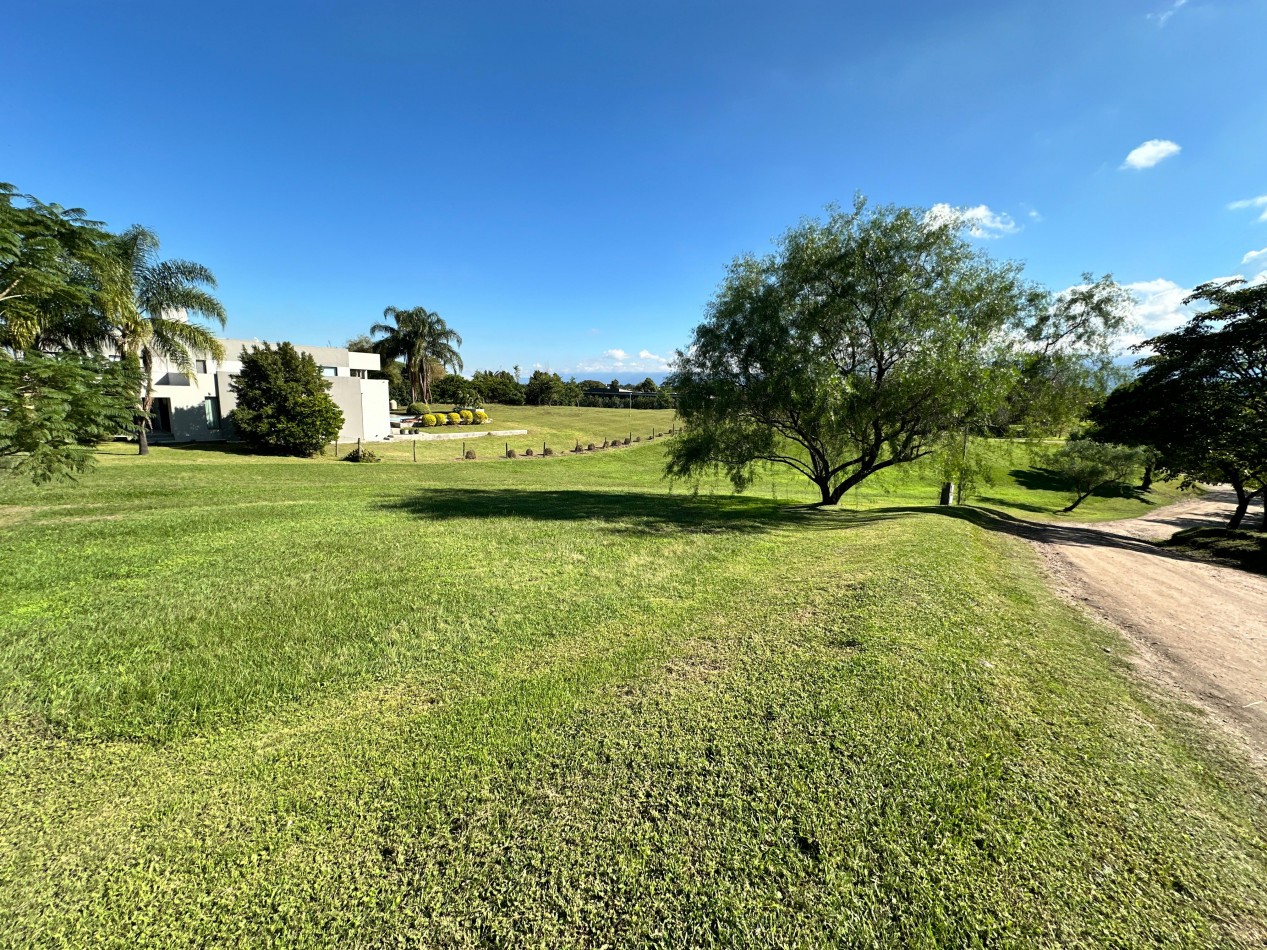 en Venta terreno privilegiado en Club de Campo Los Nogales