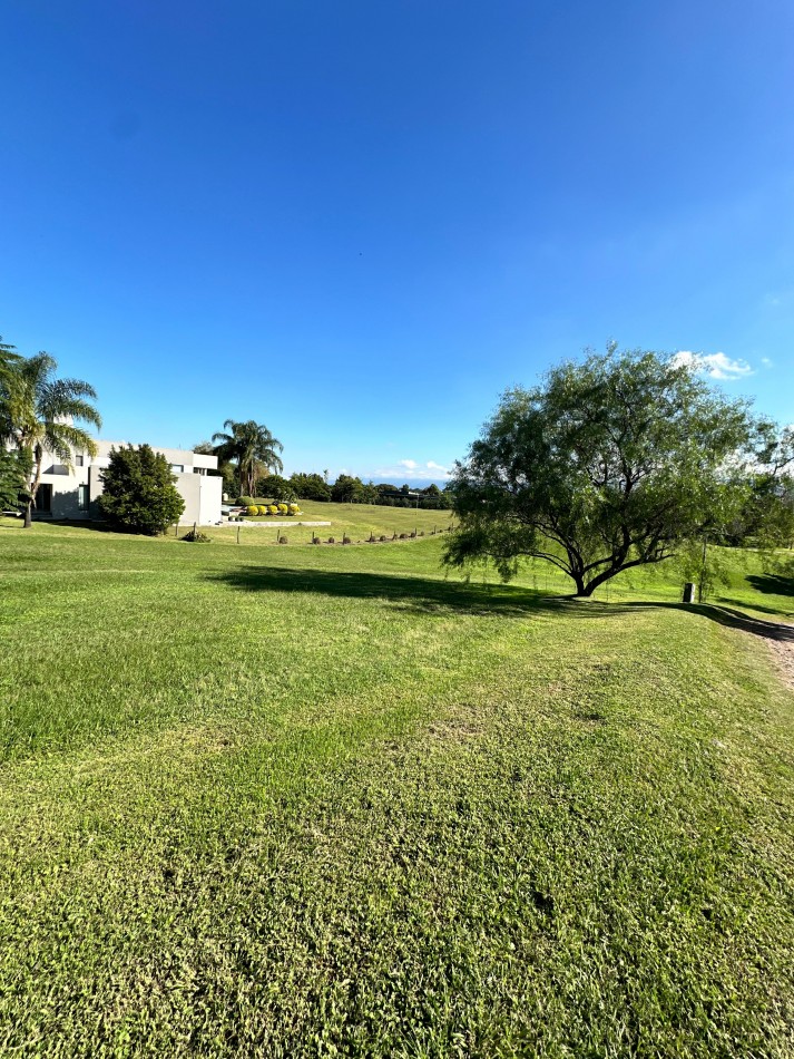 en Venta terreno privilegiado en Club de Campo Los Nogales