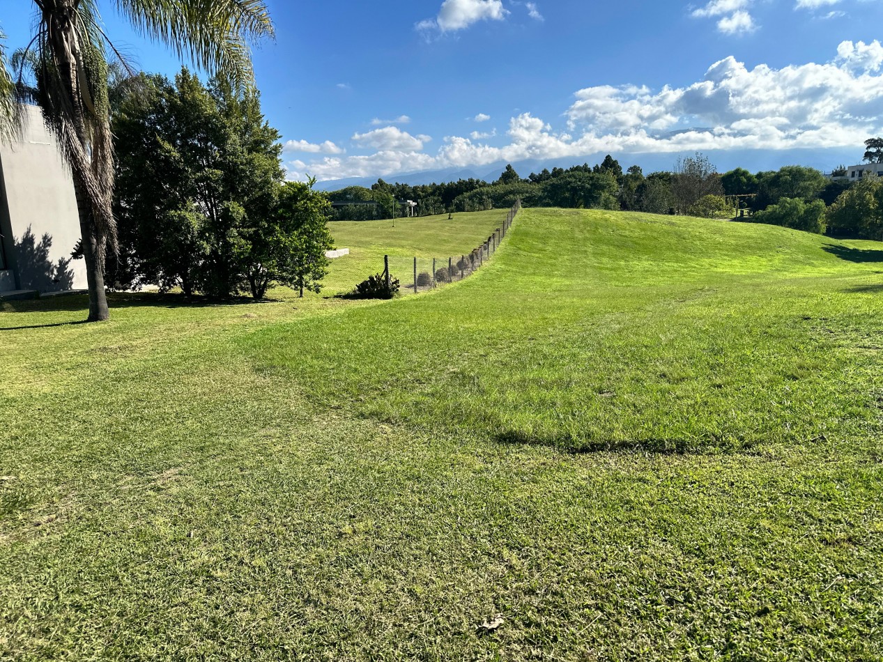 en Venta terreno privilegiado en Club de Campo Los Nogales