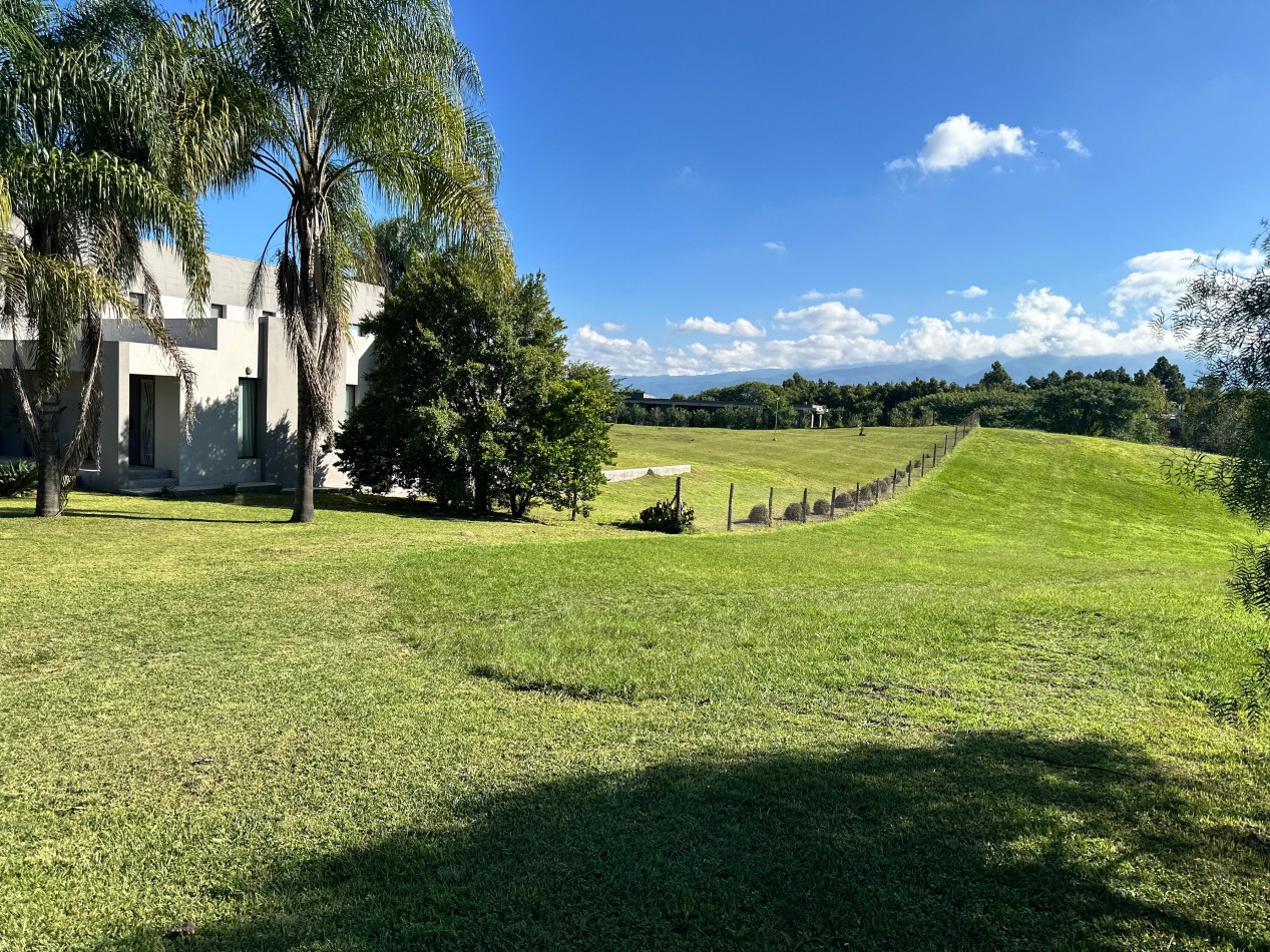 en Venta terreno privilegiado en Club de Campo Los Nogales