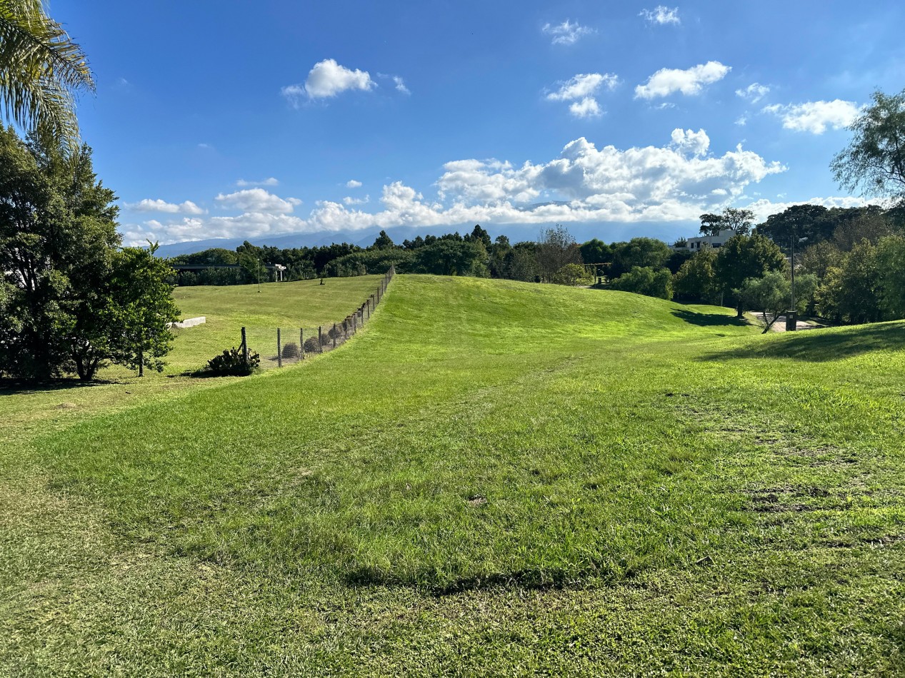 en Venta terreno privilegiado en Club de Campo Los Nogales