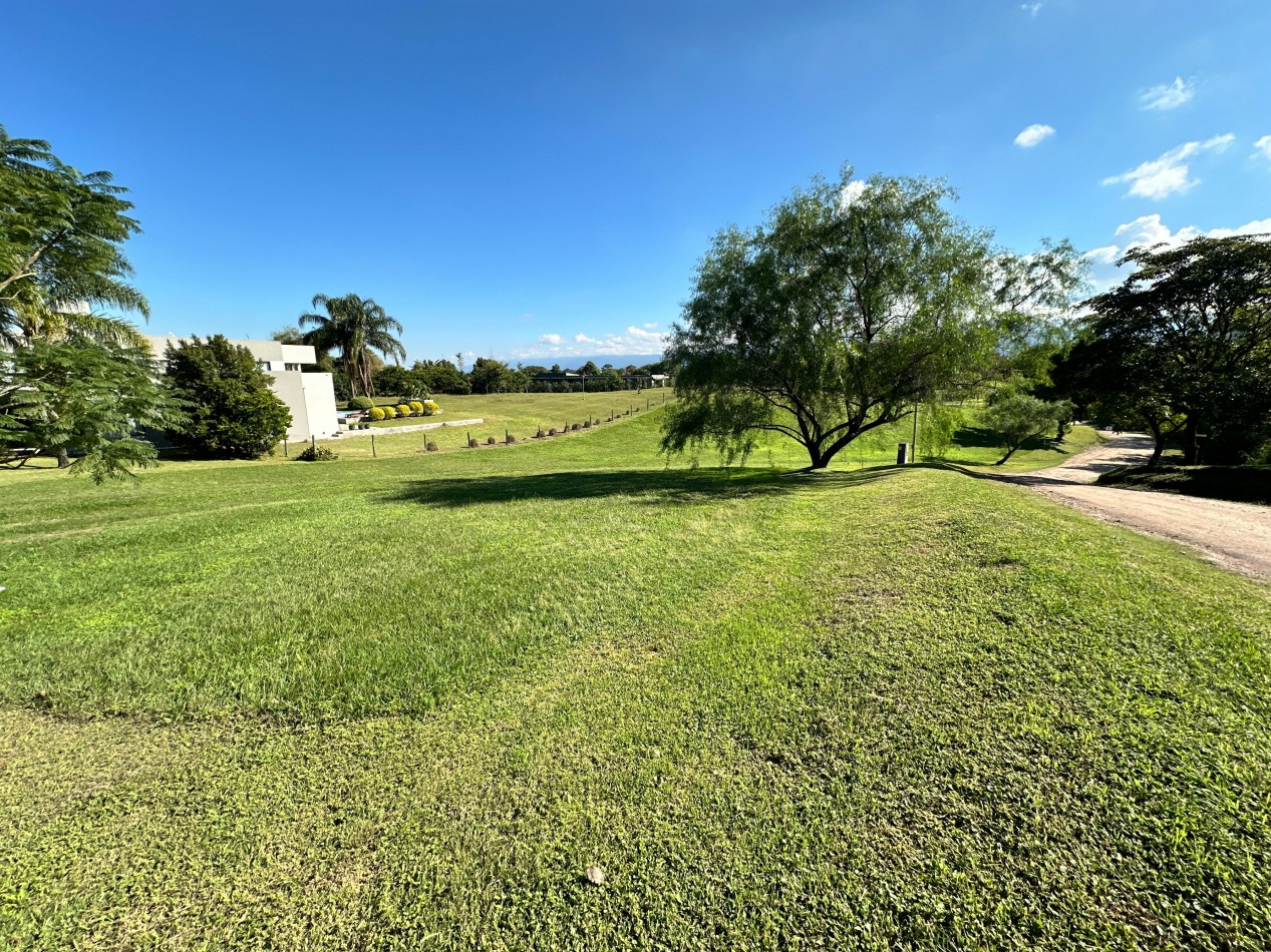 en Venta terreno privilegiado en Club de Campo Los Nogales