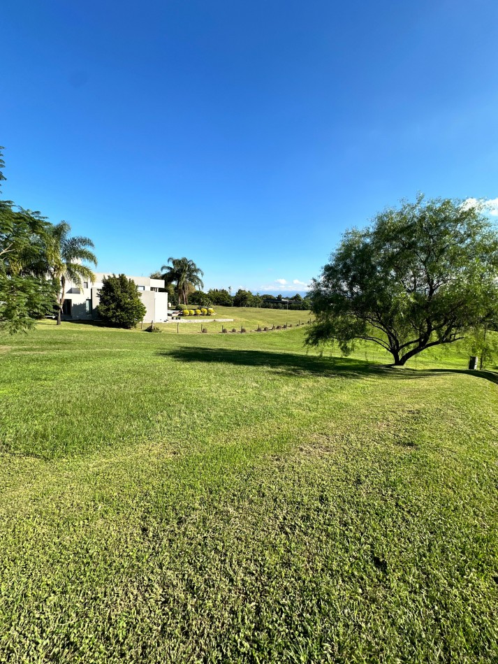 en Venta terreno privilegiado en Club de Campo Los Nogales