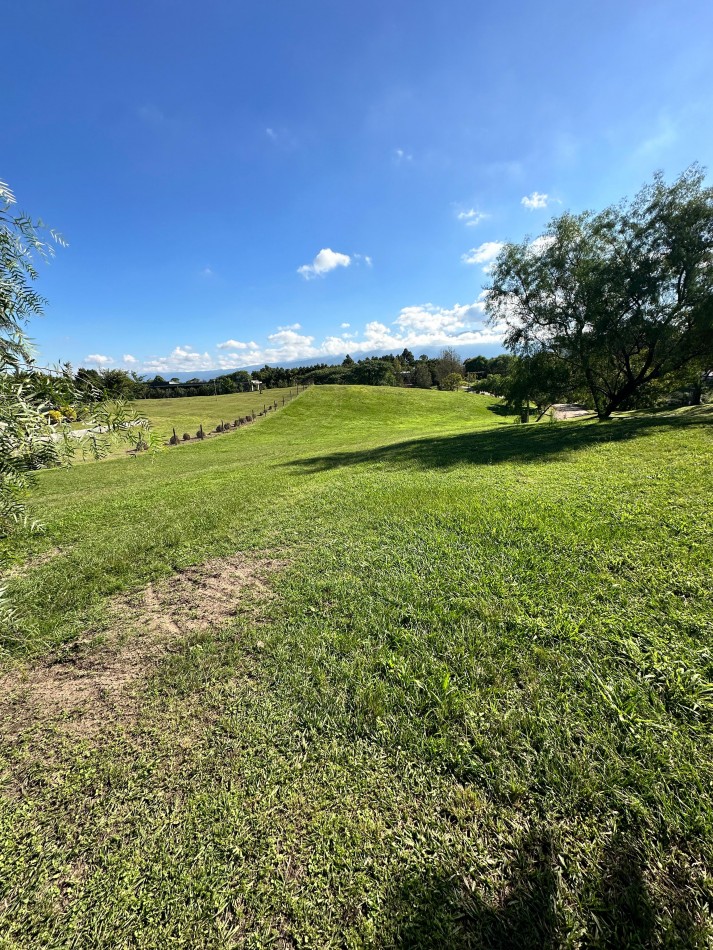 en Venta terreno privilegiado en Club de Campo Los Nogales