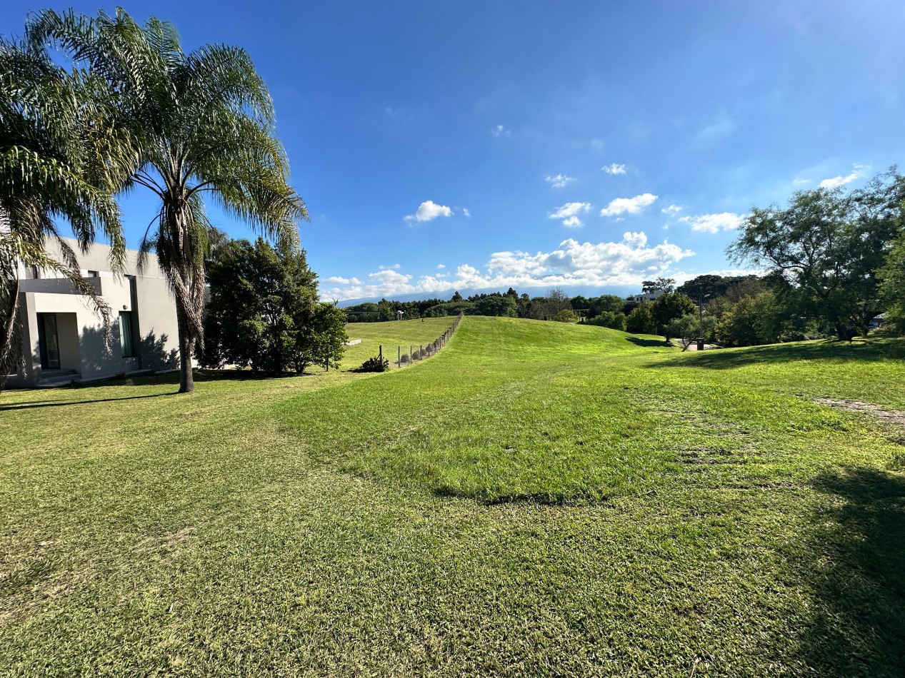 en Venta terreno privilegiado en Club de Campo Los Nogales