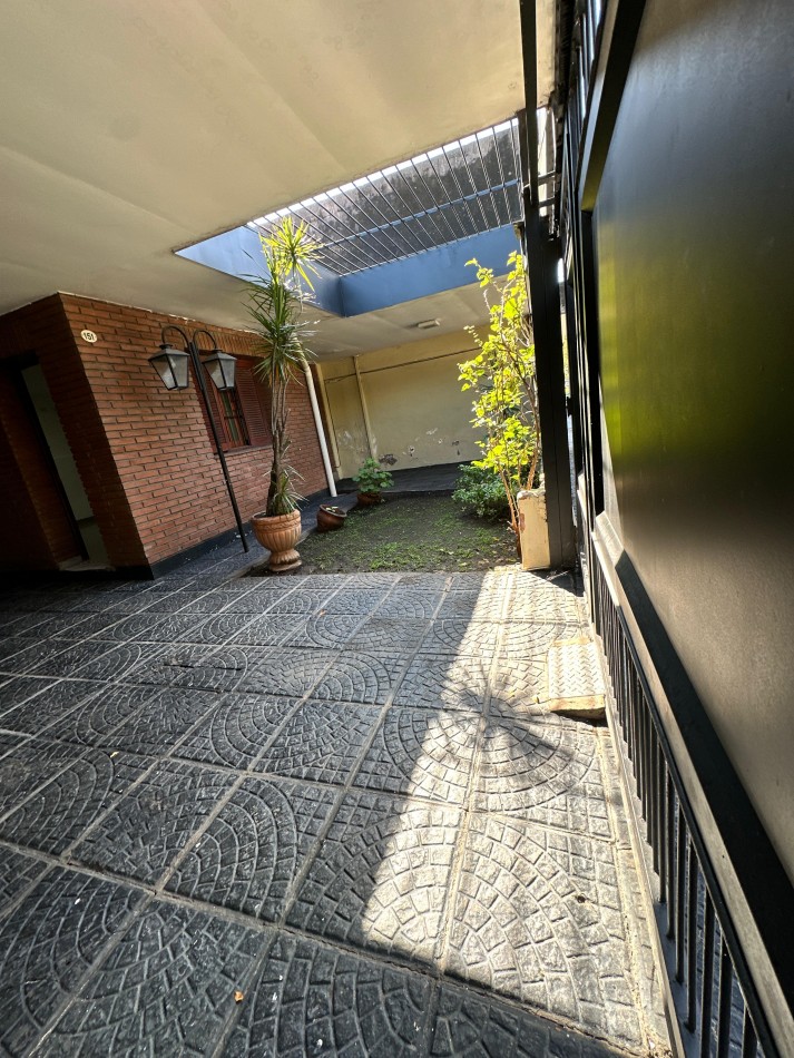 En venta casa cxompletamente remodelada en calle constitucion 151