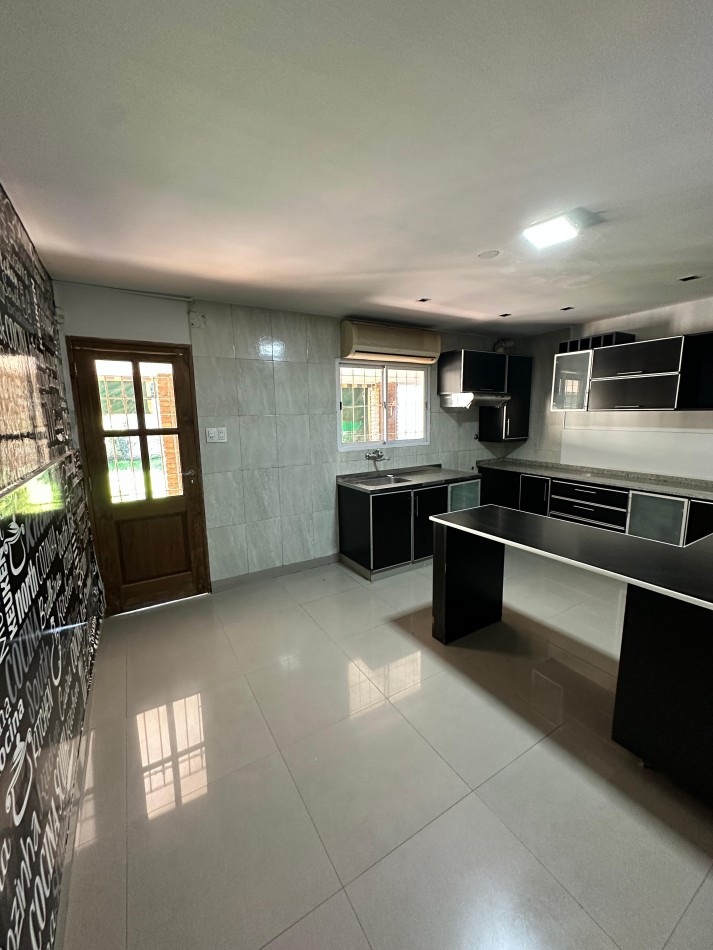 En venta casa cxompletamente remodelada en calle constitucion 151