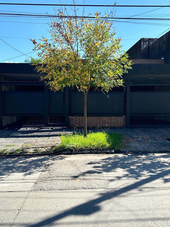 En venta casa cxompletamente remodelada en calle constitucion 151