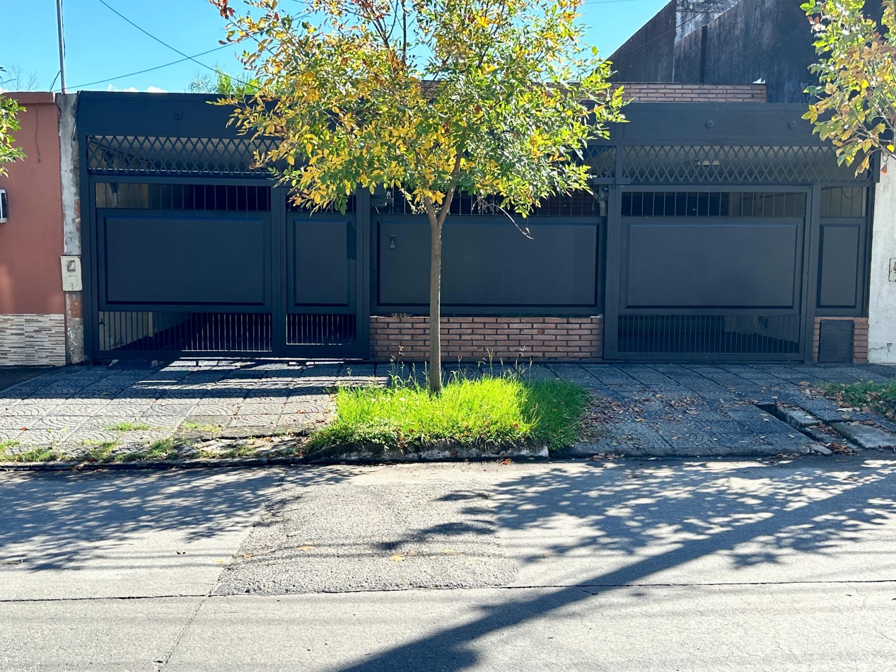 En venta casa cxompletamente remodelada en calle constitucion 151