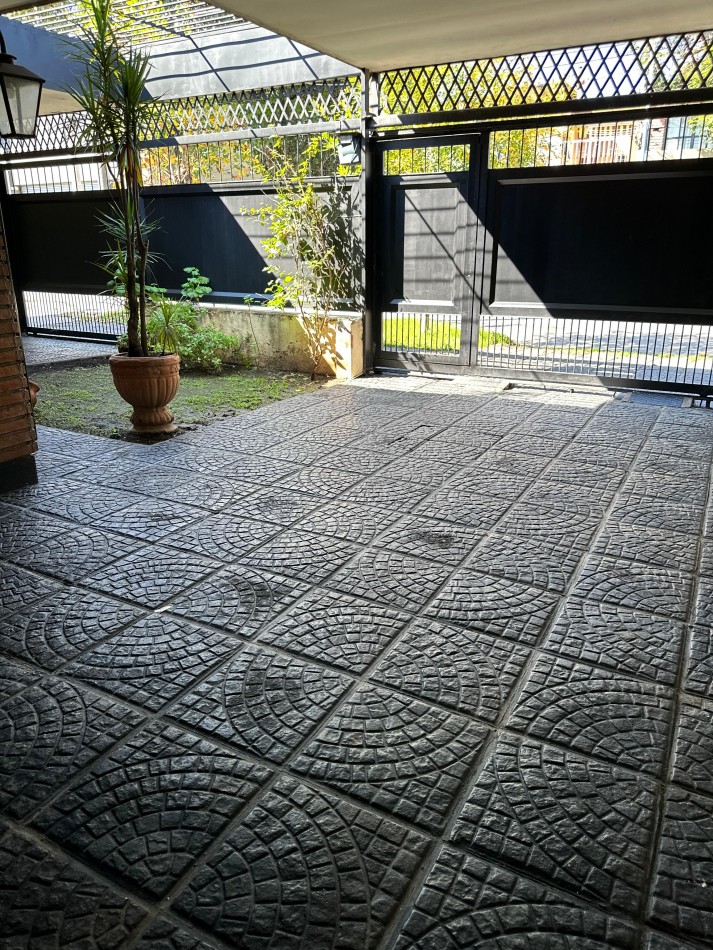 En venta casa cxompletamente remodelada en calle constitucion 151