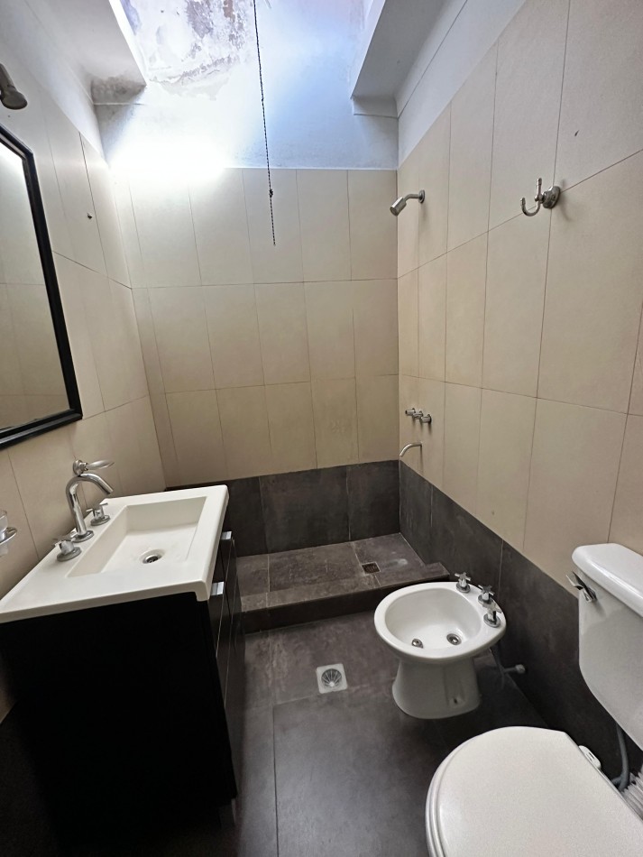 En venta casa cxompletamente remodelada en calle constitucion 151