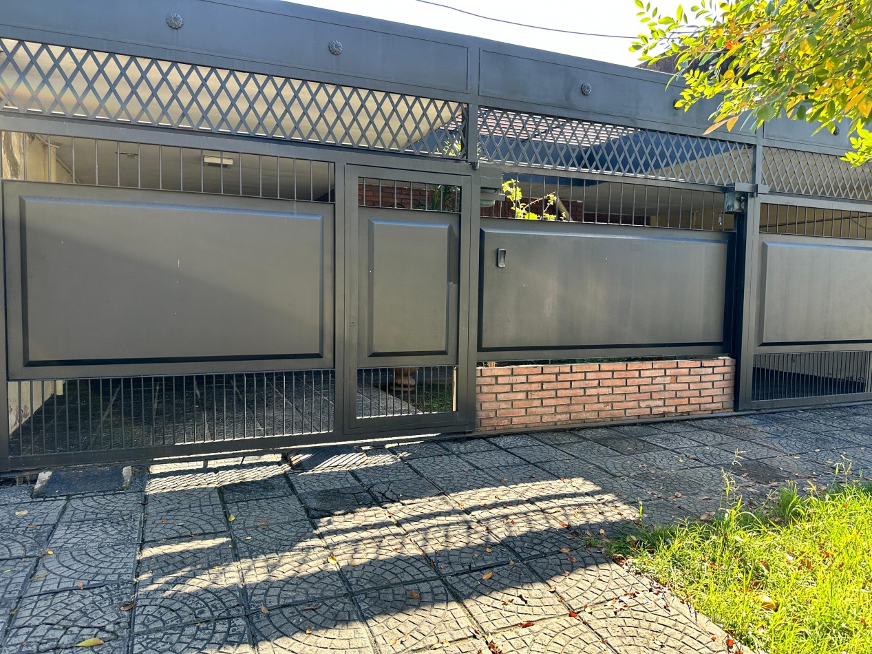 En venta casa cxompletamente remodelada en calle constitucion 151