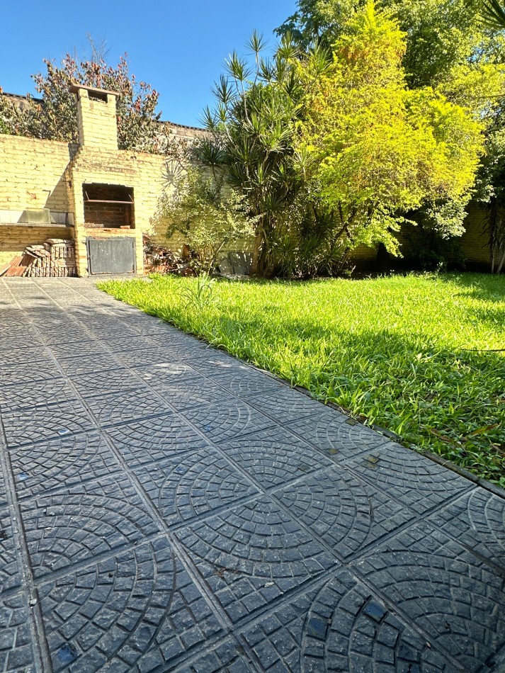 En venta casa cxompletamente remodelada en calle constitucion 151