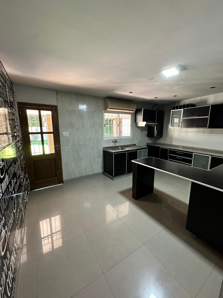 En venta casa cxompletamente remodelada en calle constitucion 151