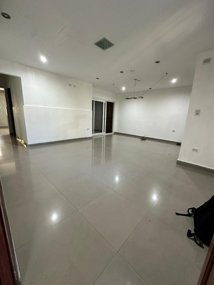 En venta casa cxompletamente remodelada en calle constitucion 151