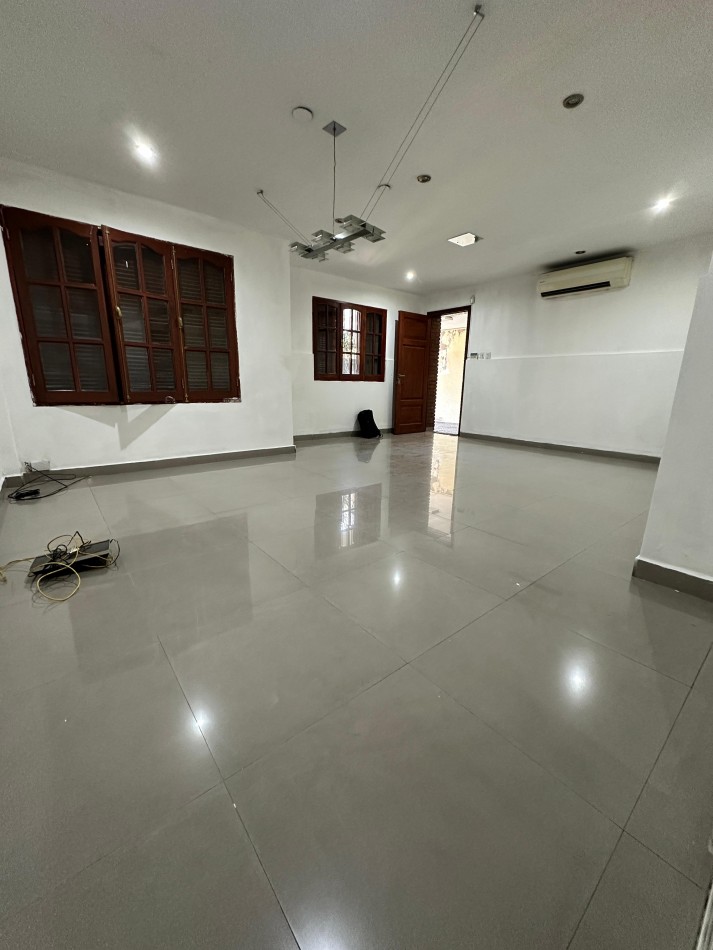 En venta casa cxompletamente remodelada en calle constitucion 151