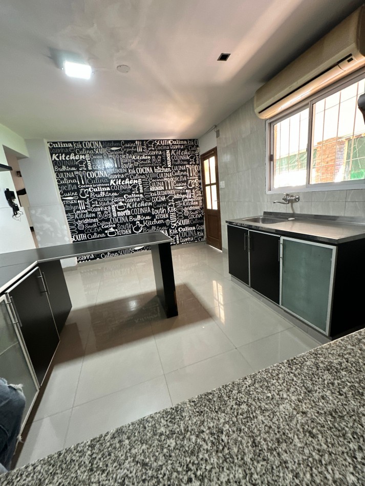 En venta casa cxompletamente remodelada en calle constitucion 151