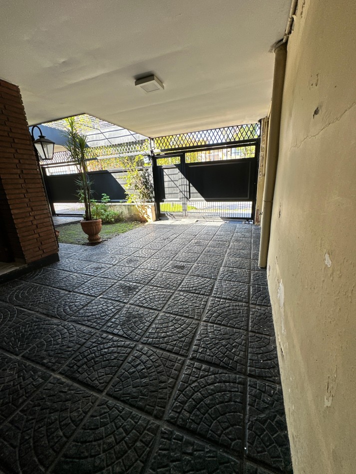 En venta casa cxompletamente remodelada en calle constitucion 151