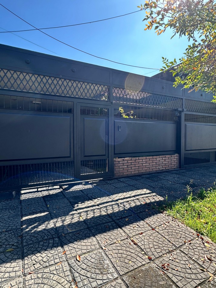 En venta casa cxompletamente remodelada en calle constitucion 151